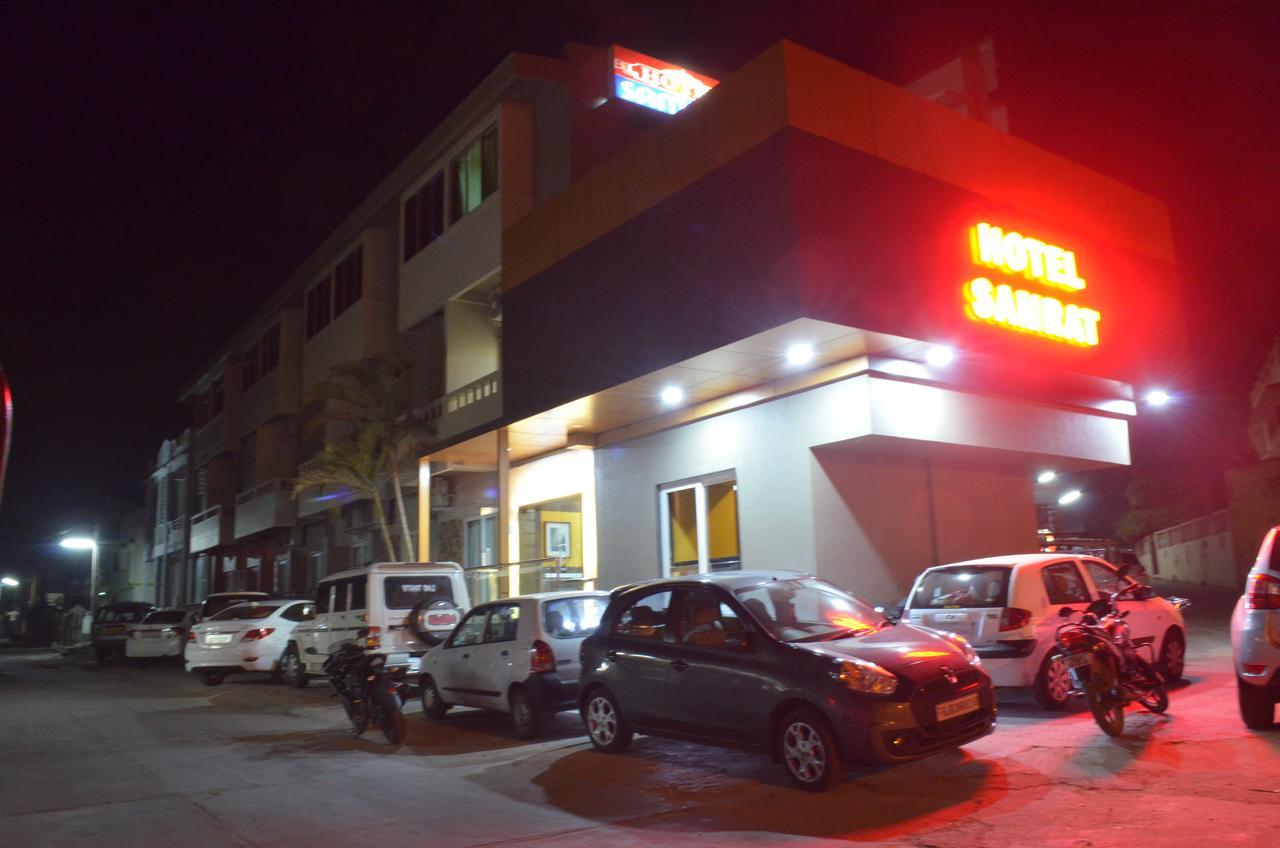 דיו Hotel Samrat מראה חיצוני תמונה