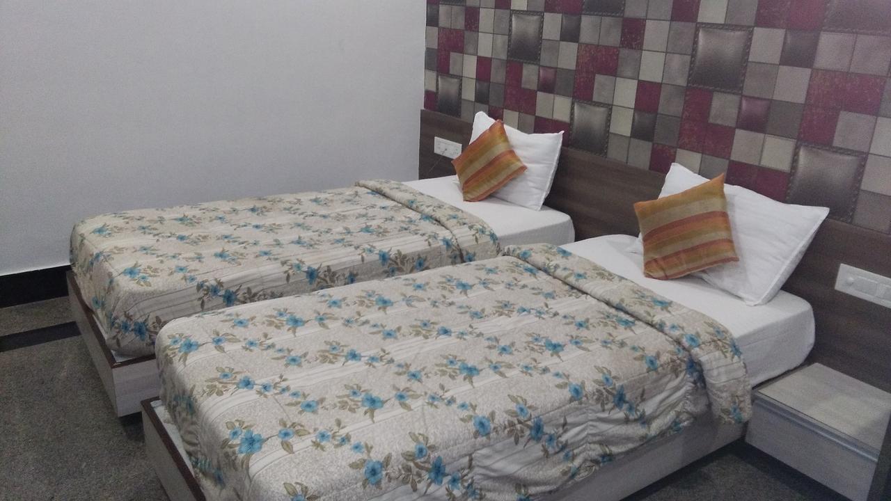 דיו Hotel Samrat מראה חיצוני תמונה