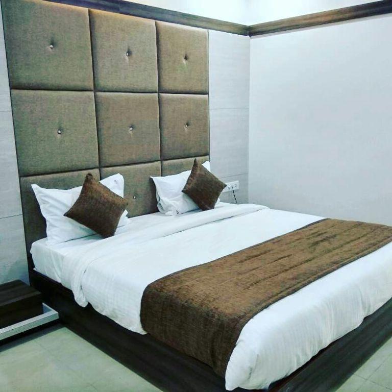 דיו Hotel Samrat מראה חיצוני תמונה