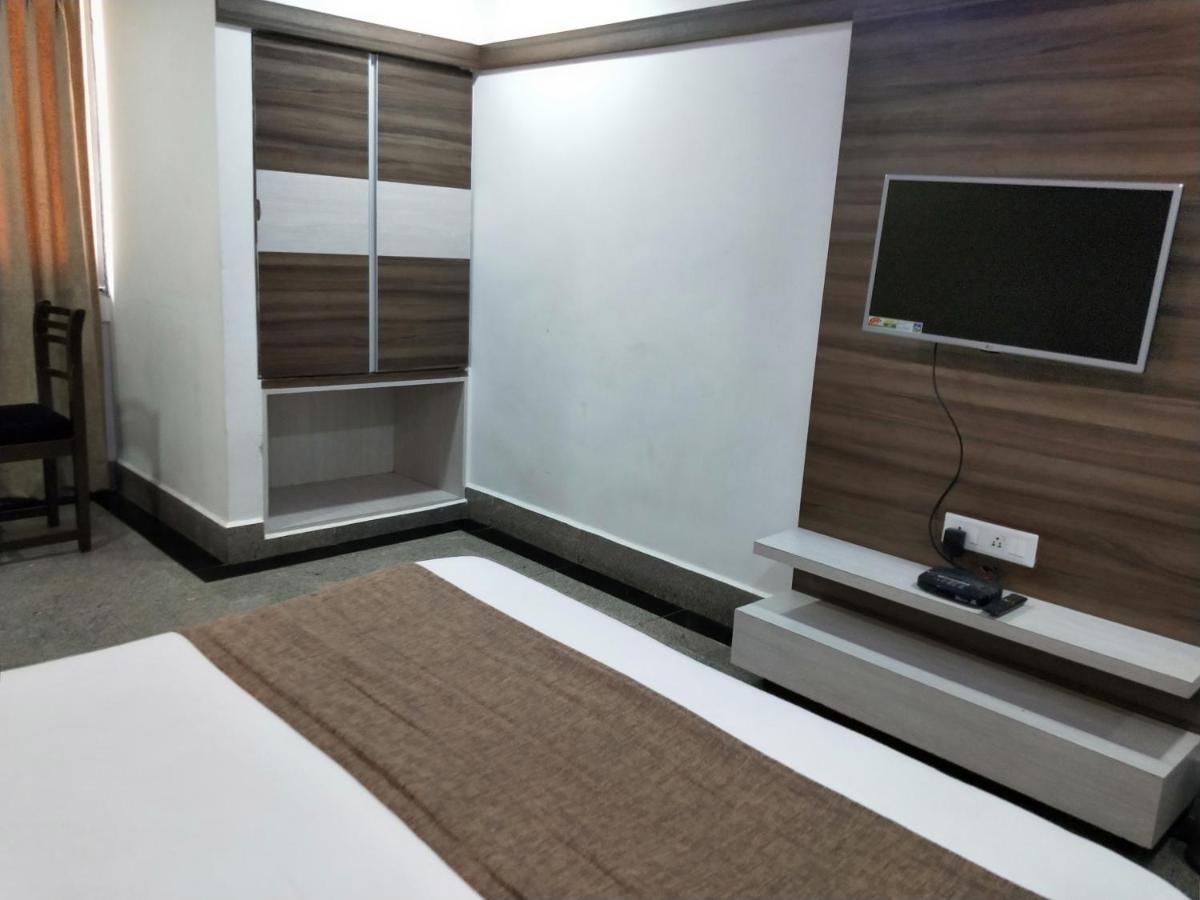 דיו Hotel Samrat מראה חיצוני תמונה