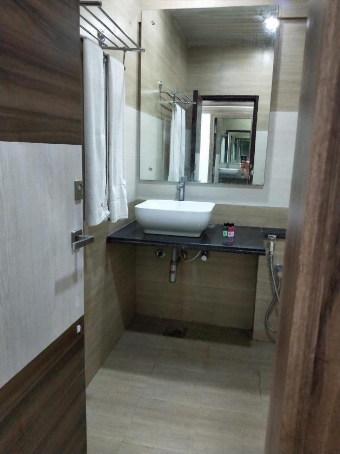 דיו Hotel Samrat מראה חיצוני תמונה