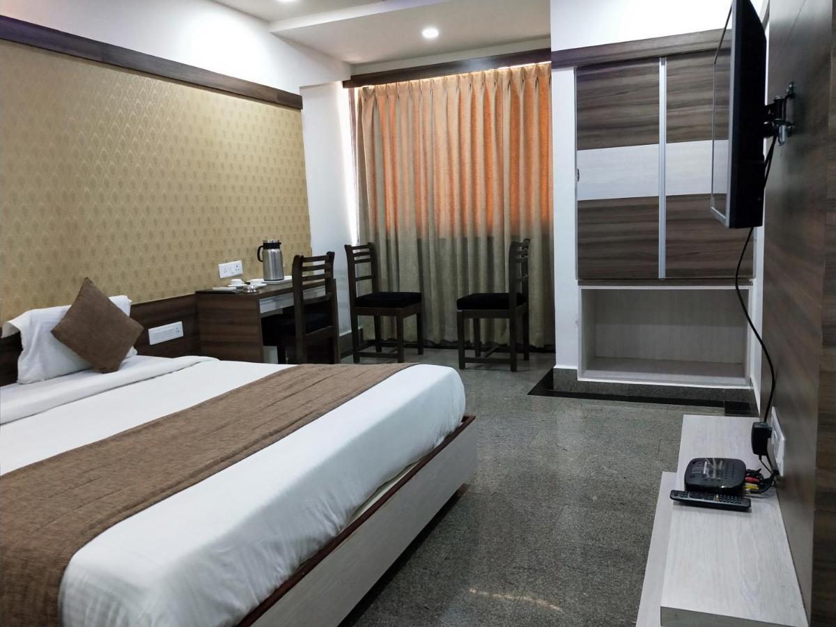 דיו Hotel Samrat מראה חיצוני תמונה
